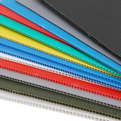 Το πλαστικό ζαρώνει κοίλο φύλλο 2mm12mm πολυπροπυλενίου πινάκων PP το κοίλο πάχος