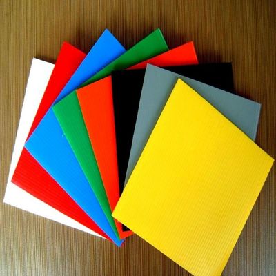 Ισχυρές ελαφριές ζαρωμένες Plast πλαστικές επιτροπές χαρτοκιβωτίων φύλλων 5mm Correx