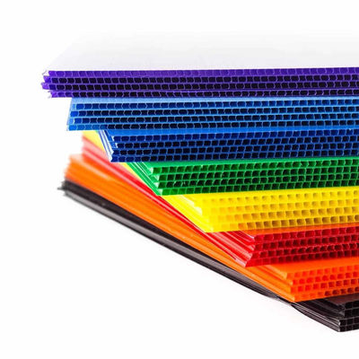 Τυλιγμένο πλαστικό φύλλο διαθέσιμο σε διάφορα μεγέθη, χρώματα και πάχους κατάλληλο για προσαρμοσμένες εφαρμογές και έργα