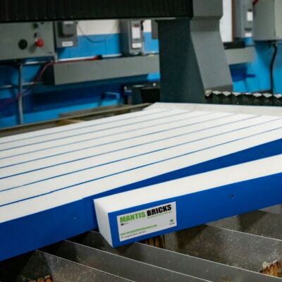 Το Waterjet Cutting Brick έχει σχεδιαστεί ειδικά για εφαρμογές κοπής με ρεύμα νερού, παρέχοντας μια σταθερή, ανθεκτική και αξιόπιστη επιφάνεια υποστήριξης κοπής για τη βελτίωση της ακρίβειας και της απόδοσης της κοπής.