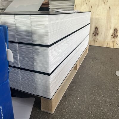 Το Waterjet Cutting Brick έχει σχεδιαστεί ειδικά για εφαρμογές κοπής με ρεύμα νερού, παρέχοντας μια σταθερή, ανθεκτική και αξιόπιστη επιφάνεια υποστήριξης κοπής για τη βελτίωση της ακρίβειας και της απόδοσης της κοπής.